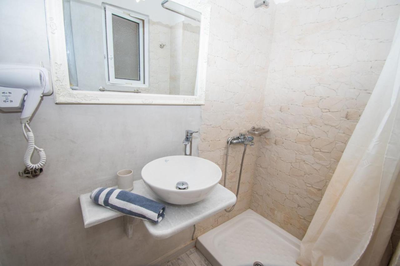 Alexandros Aparthotel Poros Town ภายนอก รูปภาพ
