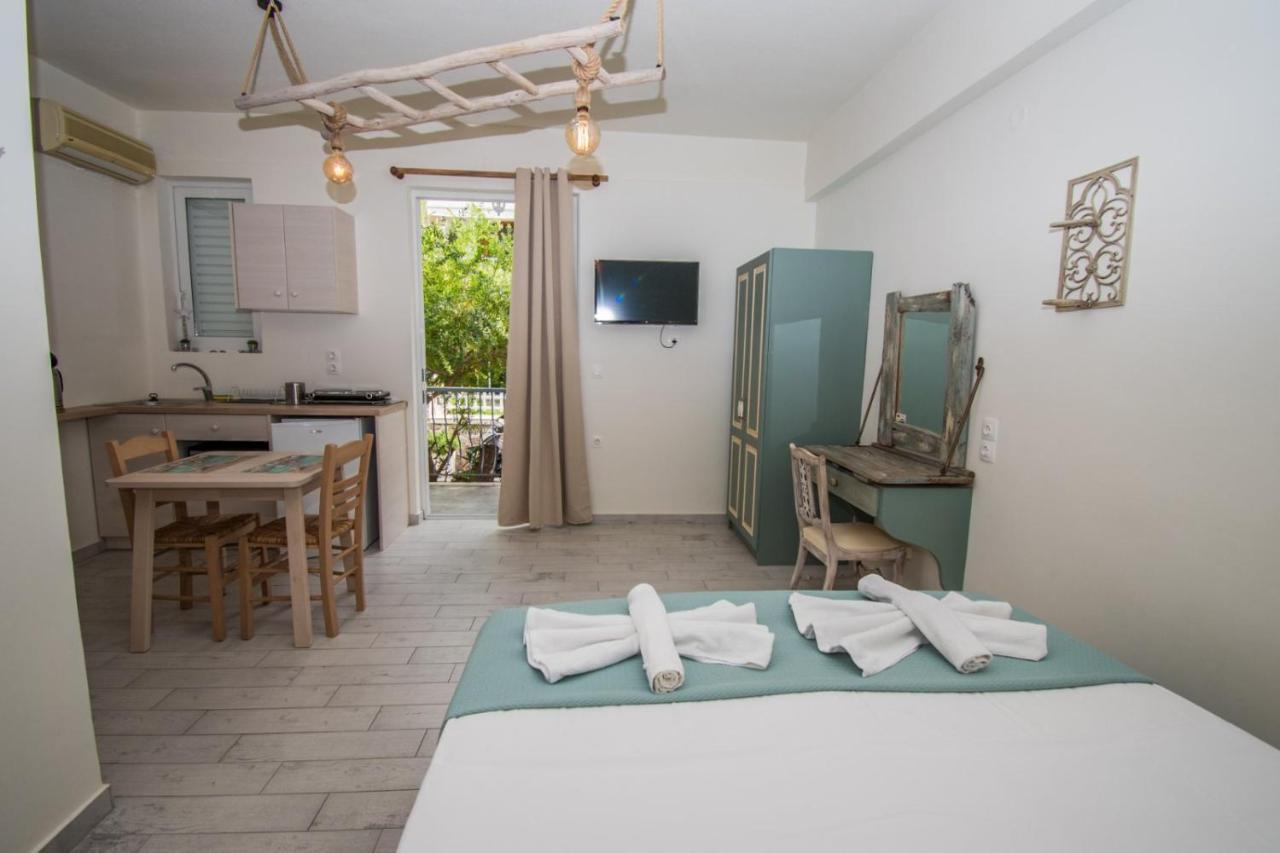 Alexandros Aparthotel Poros Town ภายนอก รูปภาพ