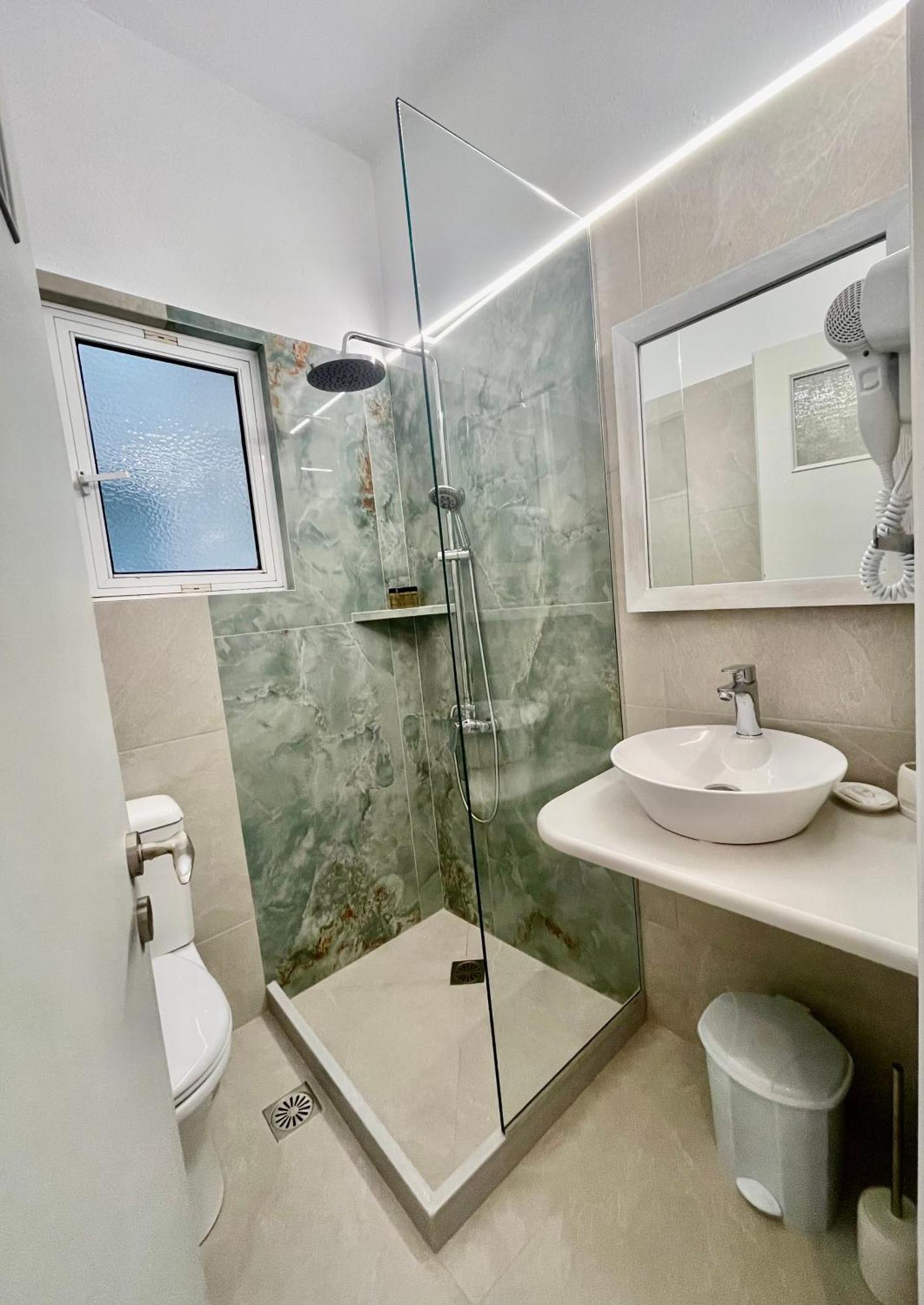 Alexandros Aparthotel Poros Town ภายนอก รูปภาพ